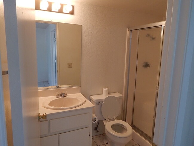 Building Photo - 20410 Mesa Oak Dr