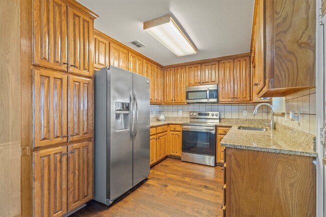 Building Photo - 403 Carolota Ln