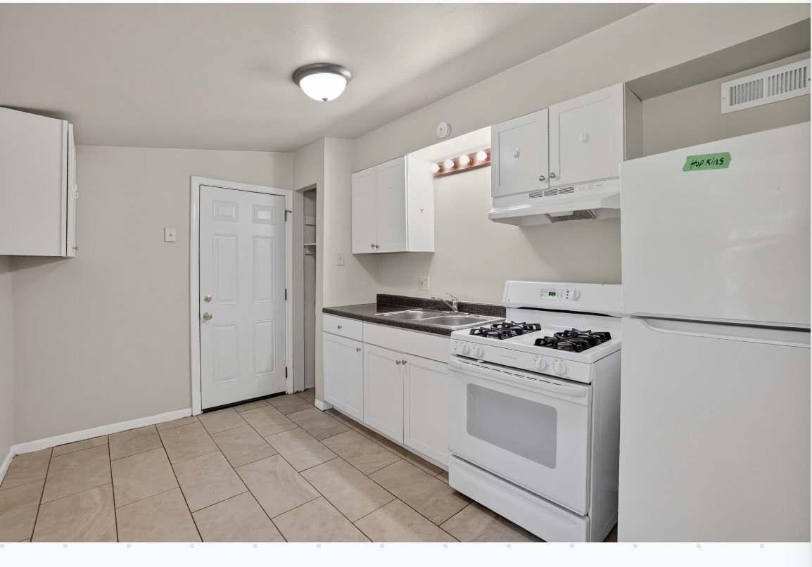 Building Photo - 2280 Roosevelt Pl