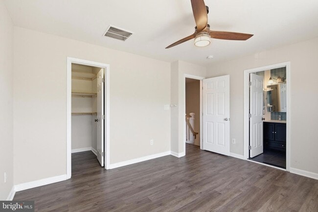 Building Photo - 5504 Sacramento Mews Pl
