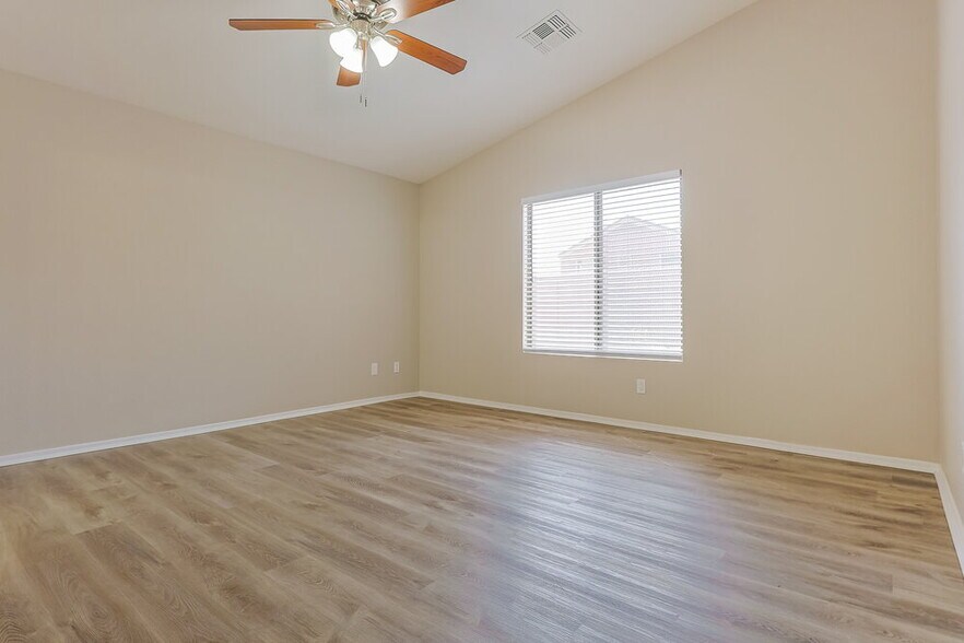 Building Photo - 10857 E Arcadia Ave