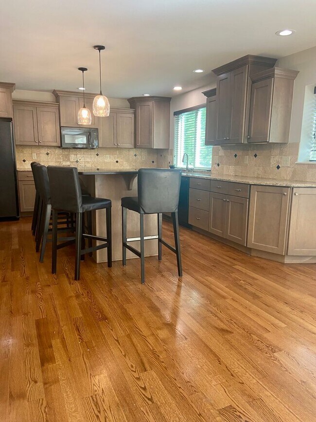 Building Photo - Rental