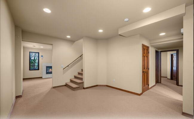 Building Photo - 1610 E Eagle Feather Ln