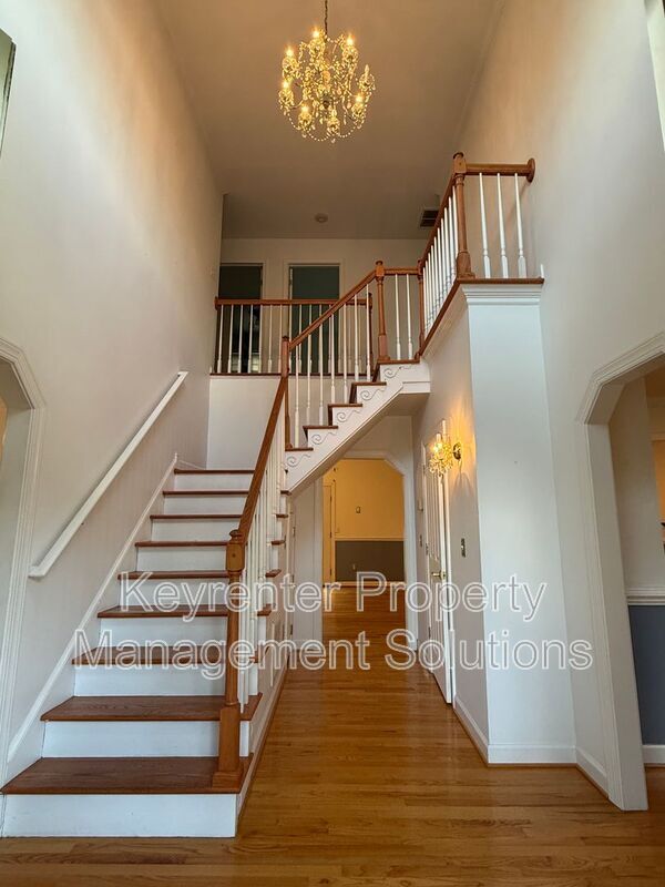 Building Photo - 104 Buckingham Pl