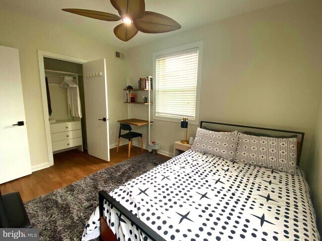 Building Photo - 903 S Frederick St