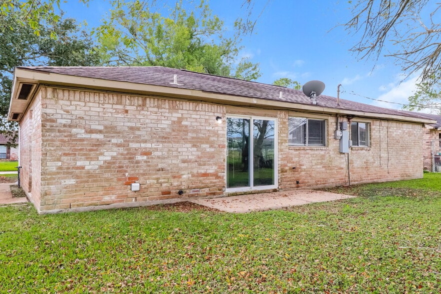 Building Photo - 7218 Wren Cir