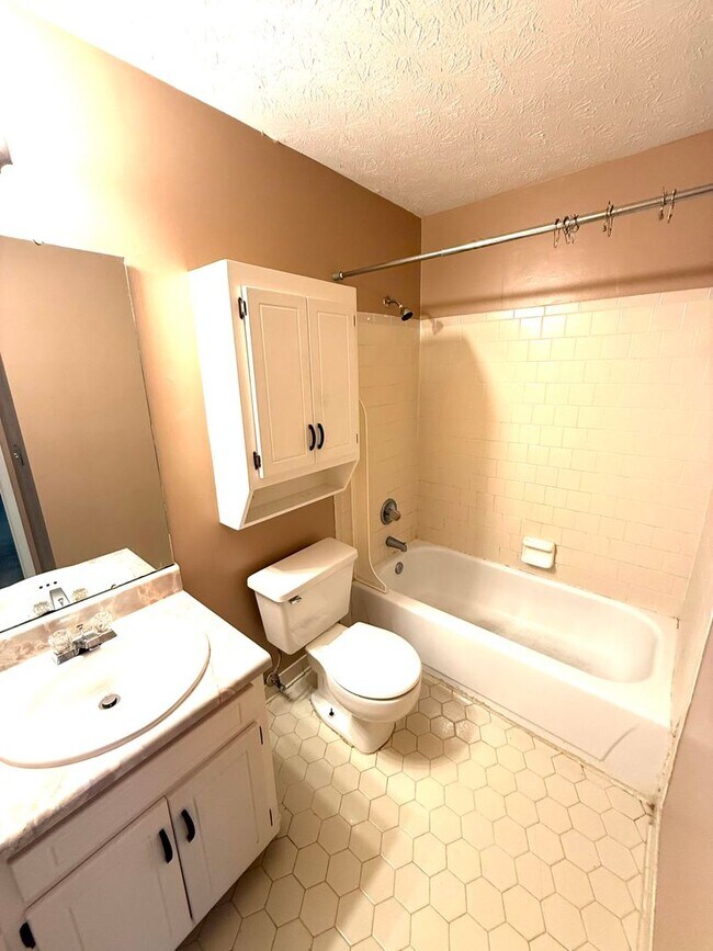 Building Photo - ** 2 bed 2 bath located off Vaughn road ** Call 334-366-9198 to schedule a self showing