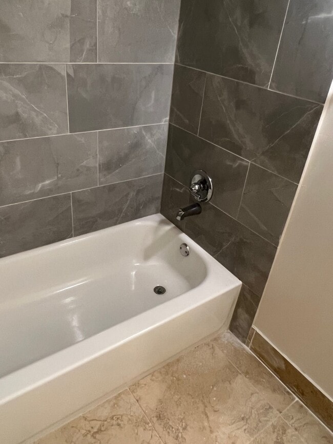 Building Photo - 3115 Oakland Shores Dr