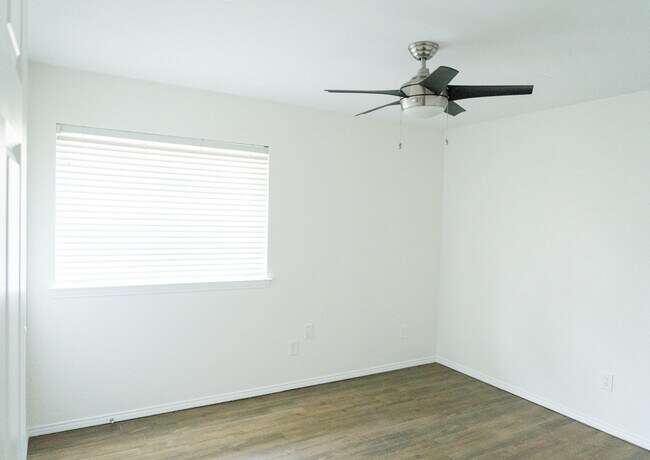 Building Photo - 2861 Panhandle Dr