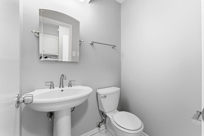 Building Photo - 18 Panorama Dr