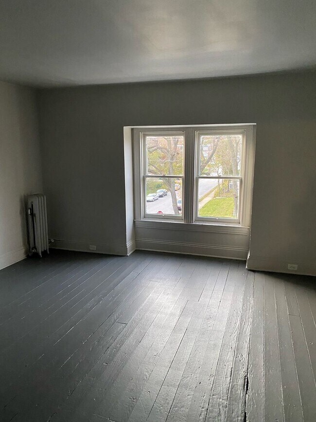 Building Photo - 664 Linden Ave