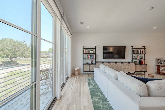 Building Photo - 7207 Gaston Ave