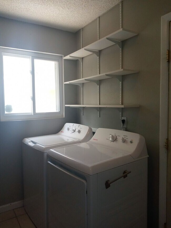 Building Photo - RIO RANCHO-FOUR BEDROOM HOUSE-Furnished