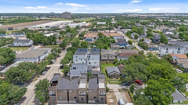 Building Photo - 3510 Saltus St