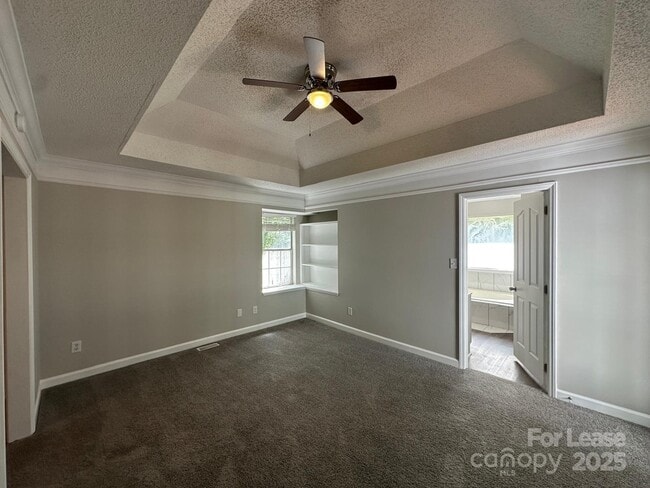 Building Photo - 1617 Sugar Hollow Dr