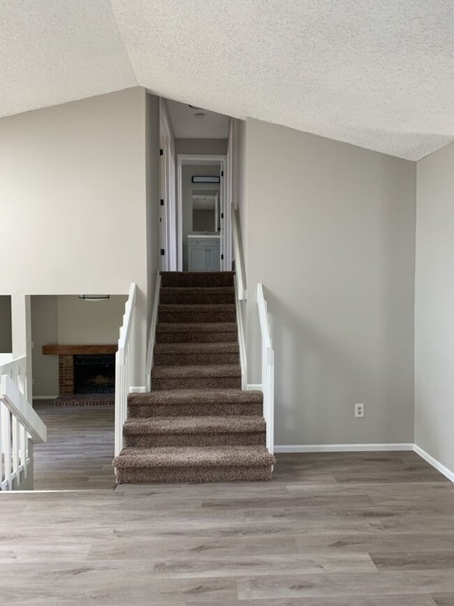 Building Photo - Spacious Tri-Level Home in Southwest Ft. C...