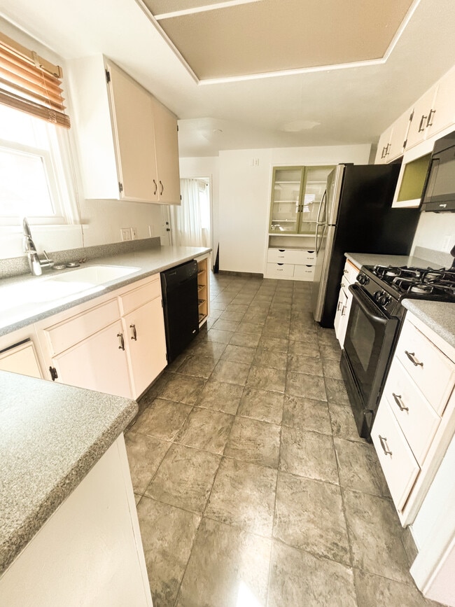 Building Photo - 1721 S Shoshone St