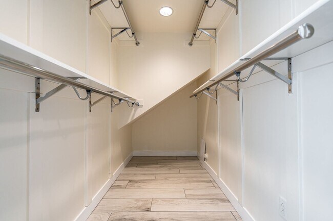 Building Photo - Central Phoenix Condo