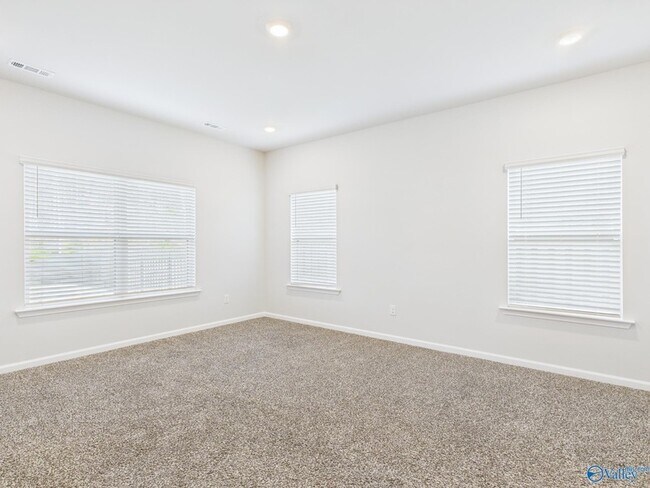 Building Photo - 157 High Leaf Dr