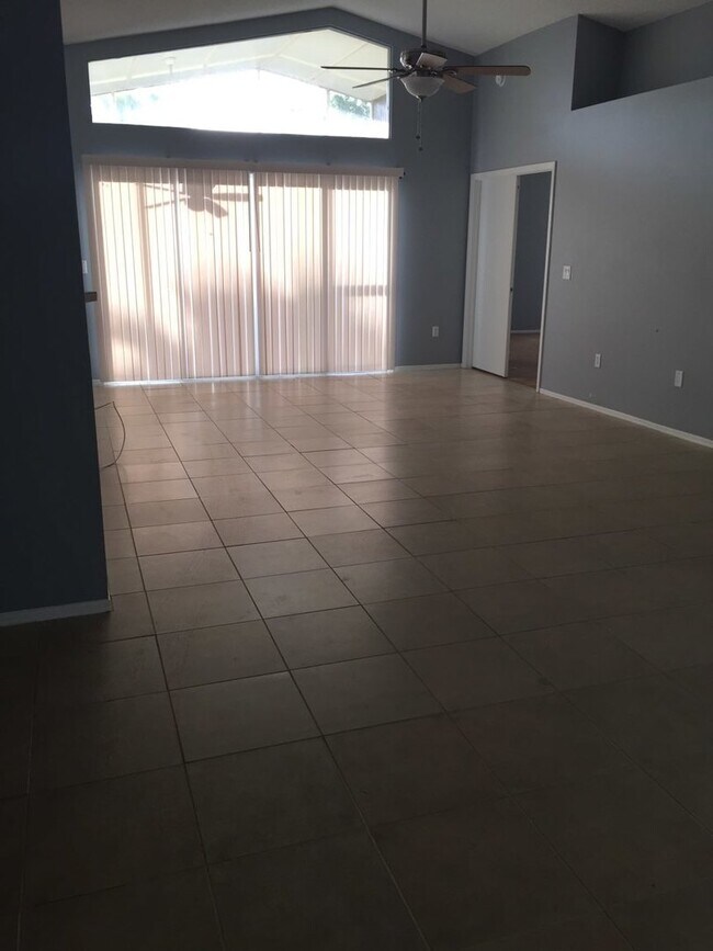 Building Photo - Lake Wales Rental!