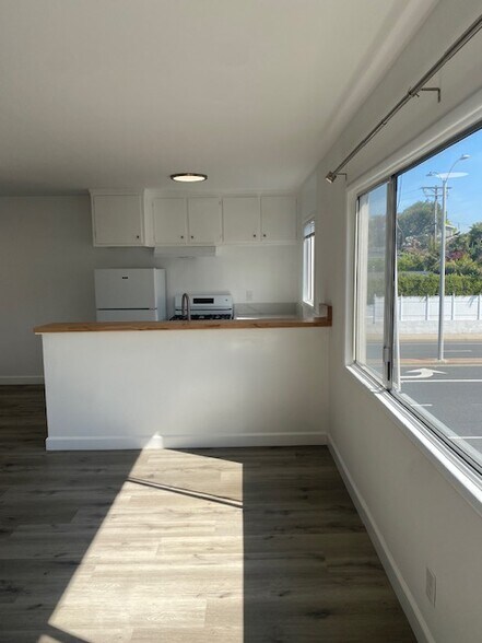 Building Photo - 1240 Manhattan Beach Blvd