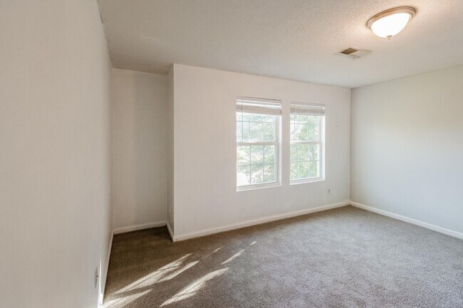 Building Photo - 10077 Woodlee Cove