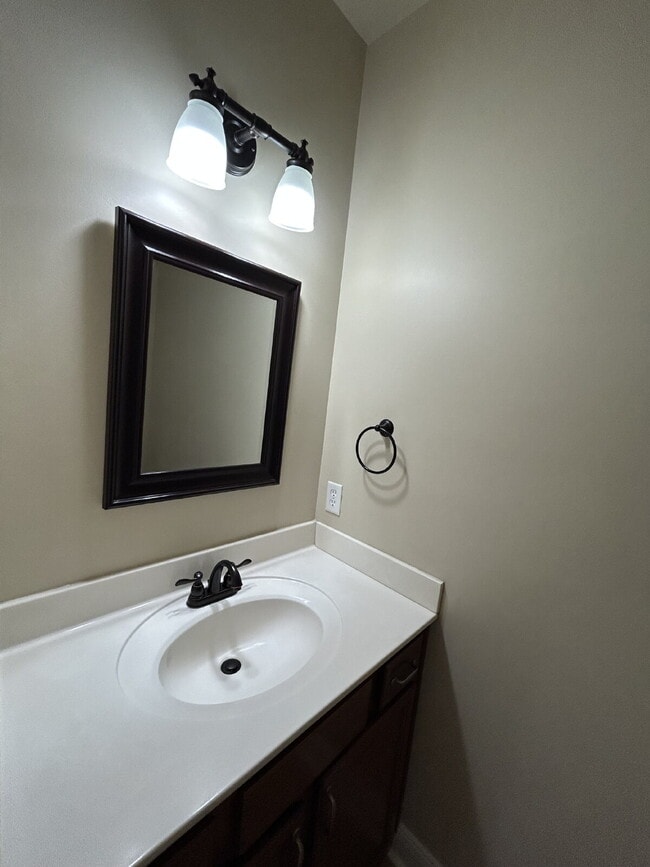 Building Photo - 3-Bedroom 2.5 Bathroom with Walk In Closets and 2-Car Garage For Rent