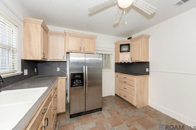 Building Photo - 219 Westmoreland Dr