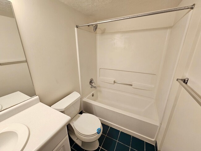 Building Photo - Spacious 3 Bd 2.5 Bath Townhouse in Bountiful