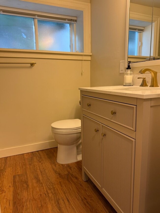 Building Photo - 3BR Tudor Home 1/2 Block from Greenlake!