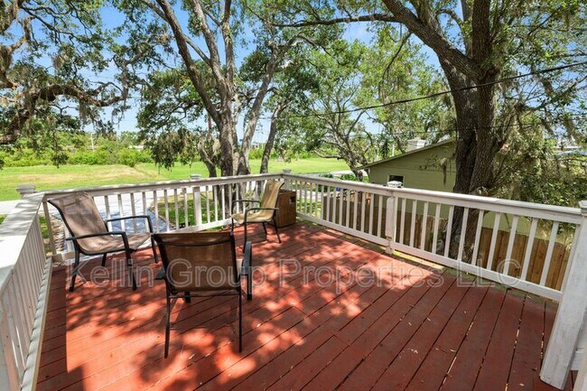 Building Photo - 9934 Peninsular Dr