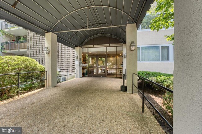 Building Photo - 4420 Briarwood Ct N