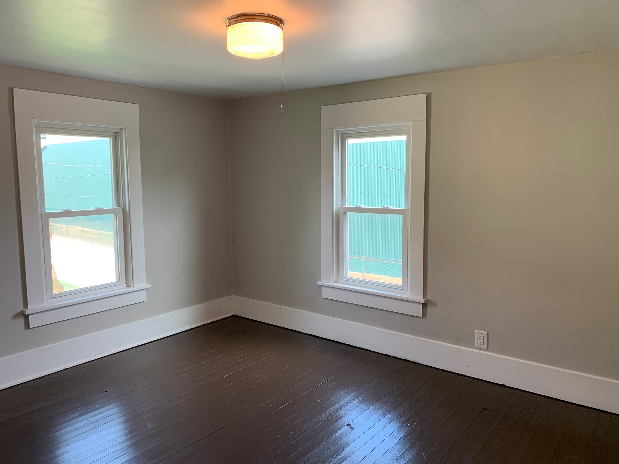 Building Photo - 1329 Auld St