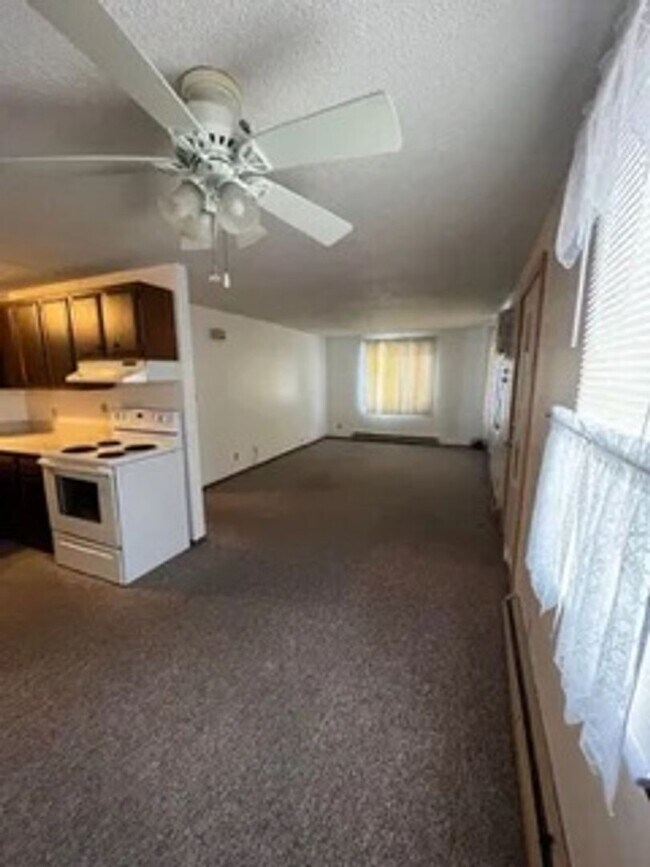 Building Photo - 102 Rob Roy Ln