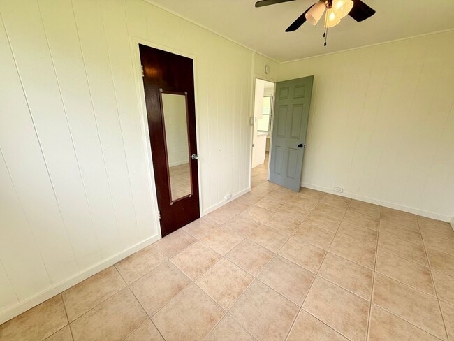 Building Photo - 2 Bedroom / 1 Bathroom for Rent In Pukalani!