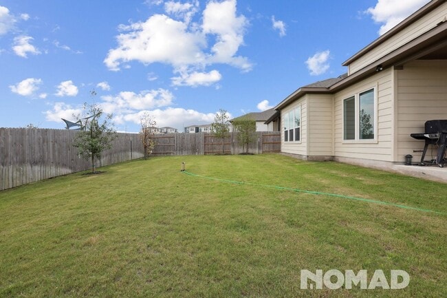 Building Photo - Spacious 5BR House in Buda