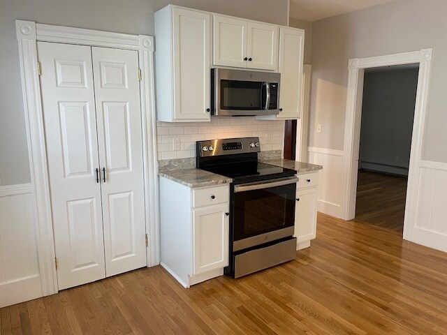 Kitchen w/ pantry - 70 Seymour St