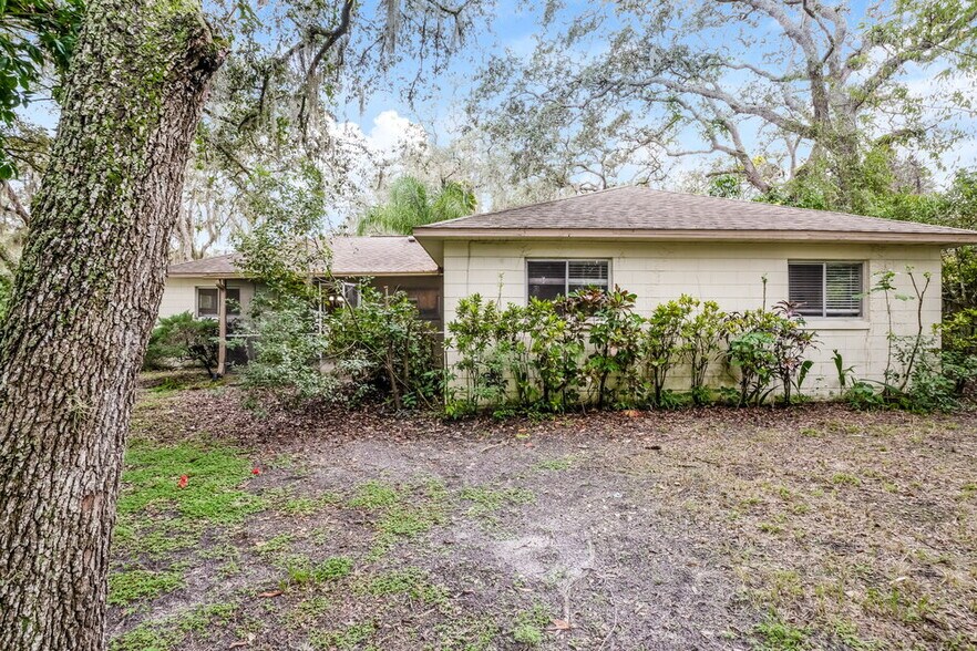 Building Photo - 2701 Kinnon Dr