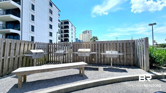 Building Photo - 455 E Beach Blvd