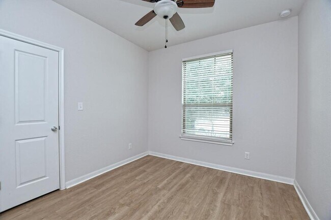 Building Photo - 5671 Corsica Loop