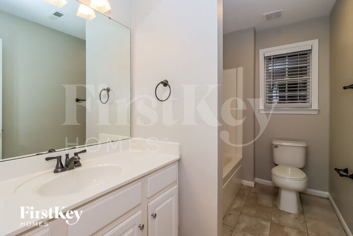 Building Photo - 8675 Brook Glen Ln