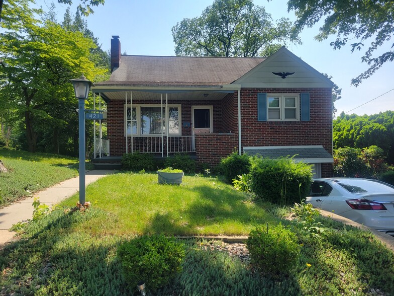 Primary Photo - 421 Woodside Ave