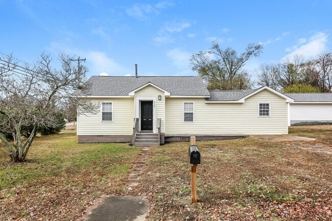 Building Photo - 614 S Depot St