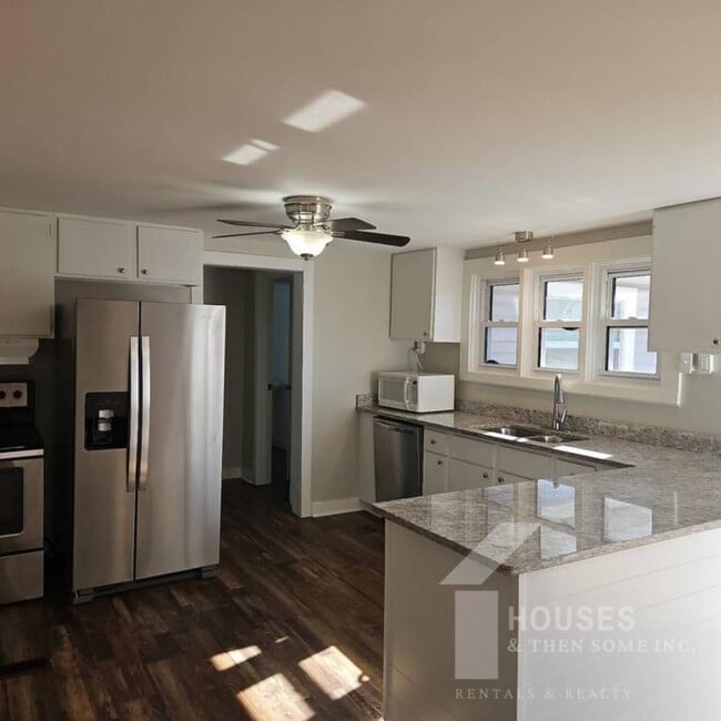 Building Photo - 250 Kirkland Ave