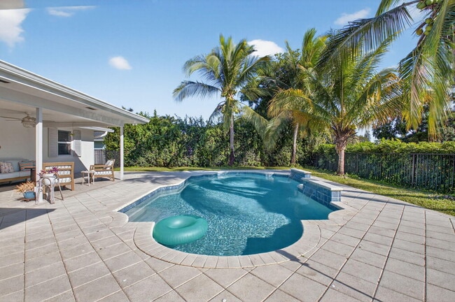 Building Photo - 4690 Palo Verde Dr