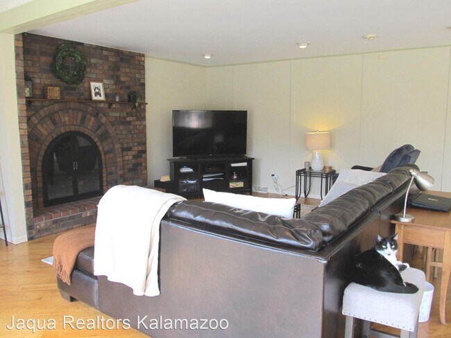 Building Photo - 5 br, 3.5 bath House - 5251 Colony Woods D...