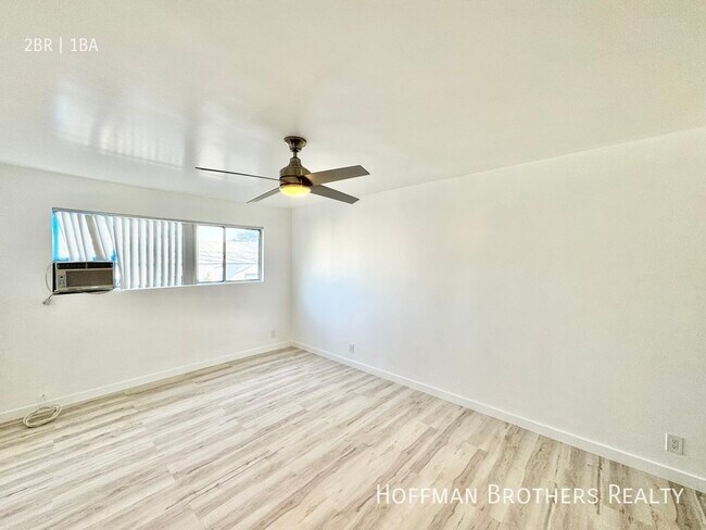 Building Photo - 1121 Kings Rd