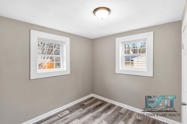 Building Photo - 3 bedroom, 1 bathroom home located in Lawrenceville, VA