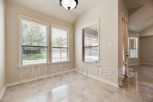 Building Photo - 3394 Overhill Dr