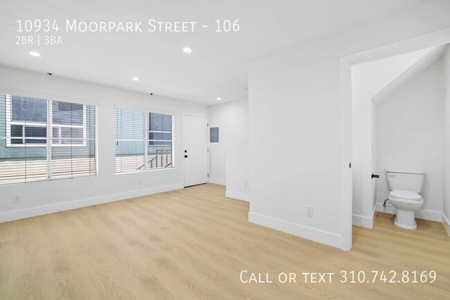 Building Photo - 10934 Moorpark St